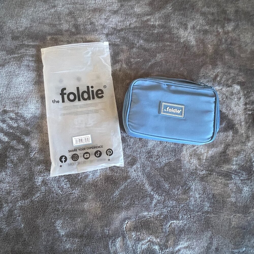 the foldie Blue Travel Pouch - Compact Organizer